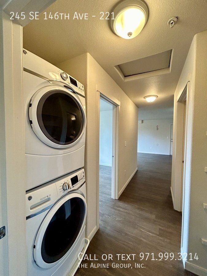 Pet friendly, Washer/Dryer Included! property image
