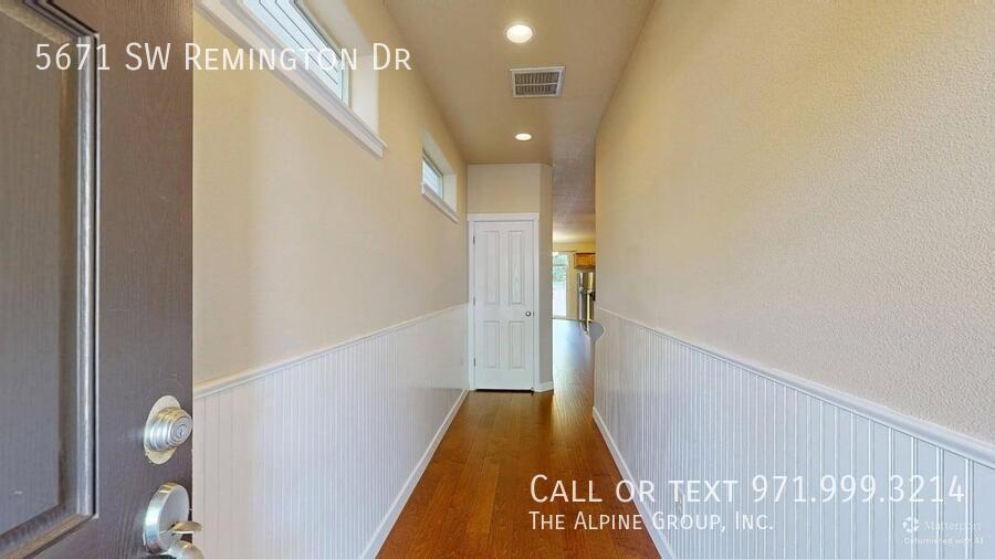 💫 Bright, Open & Move-In Ready! 🏡 property image