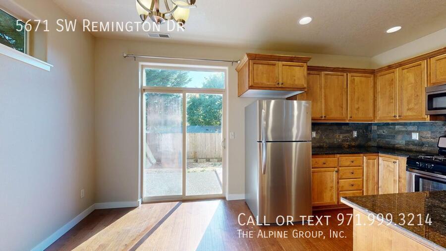 💫 Bright, Open & Move-In Ready! 🏡 property image