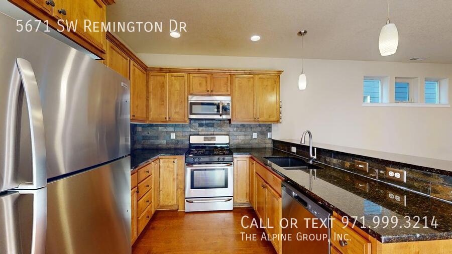 💫 Bright, Open & Move-In Ready! 🏡 property image