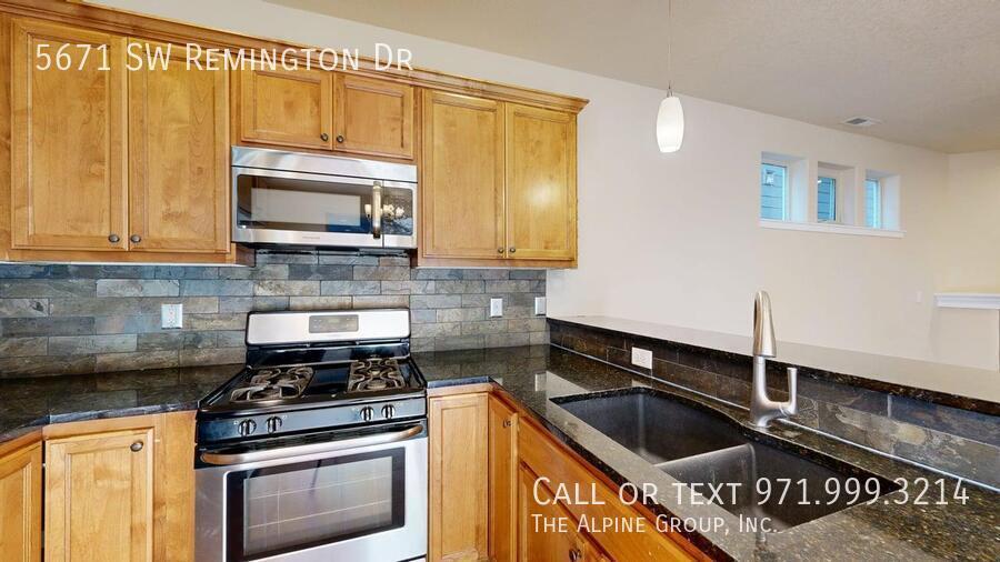 💫 Bright, Open & Move-In Ready! 🏡 property image