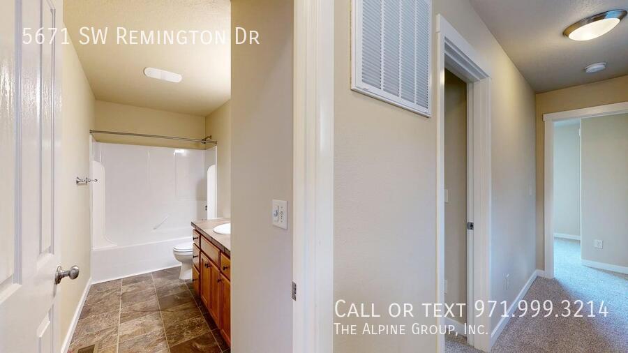 💫 Bright, Open & Move-In Ready! 🏡 property image