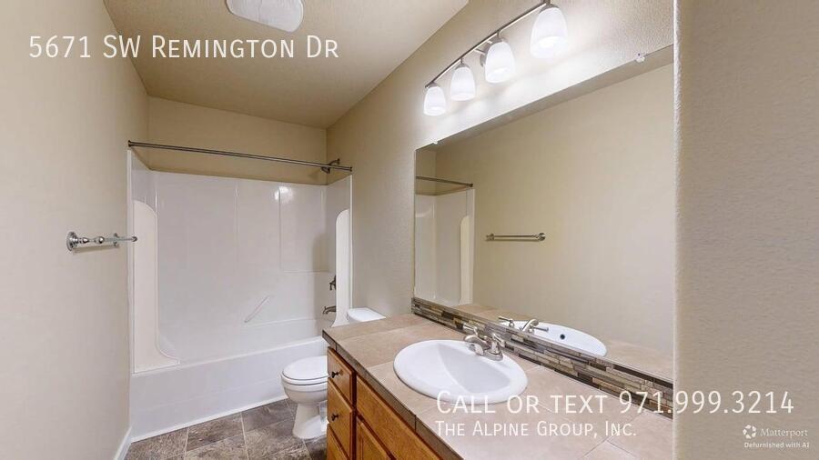 💫 Bright, Open & Move-In Ready! 🏡 property image