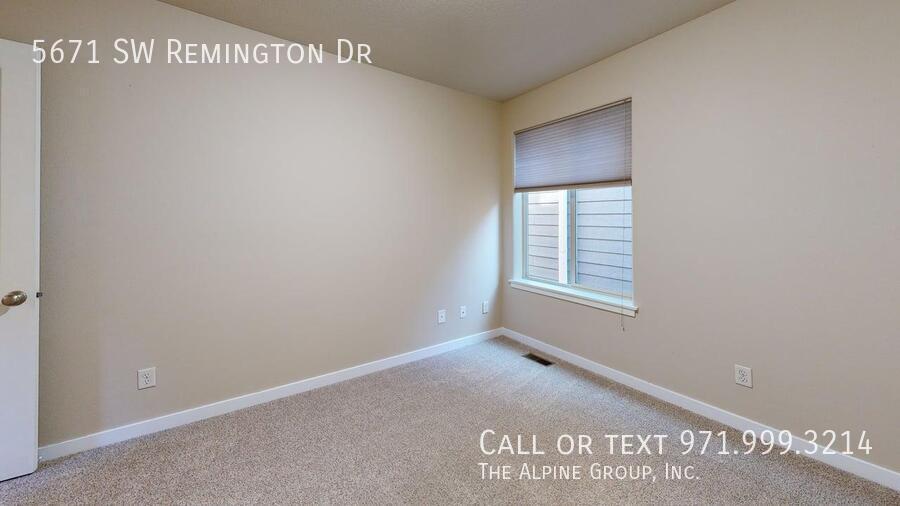 💫 Bright, Open & Move-In Ready! 🏡 property image