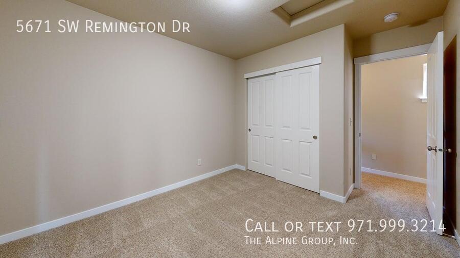 💫 Bright, Open & Move-In Ready! 🏡 property image