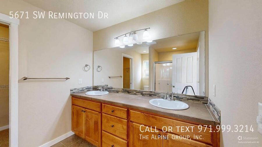 💫 Bright, Open & Move-In Ready! 🏡 property image