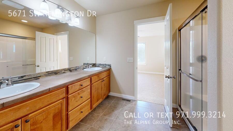 💫 Bright, Open & Move-In Ready! 🏡 property image