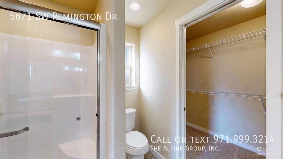 💫 Bright, Open & Move-In Ready! 🏡 property image