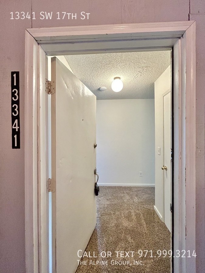 🏡 Bright 2-BR Upstairs + $500 Off First Month! property image