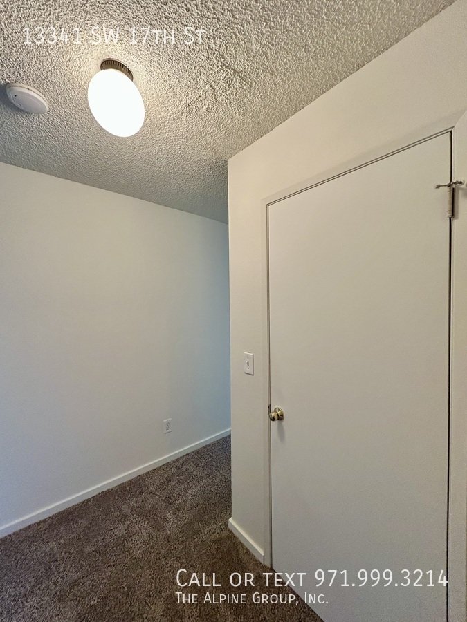 🏡 Bright 2-BR Upstairs + $500 Off First Month! property image