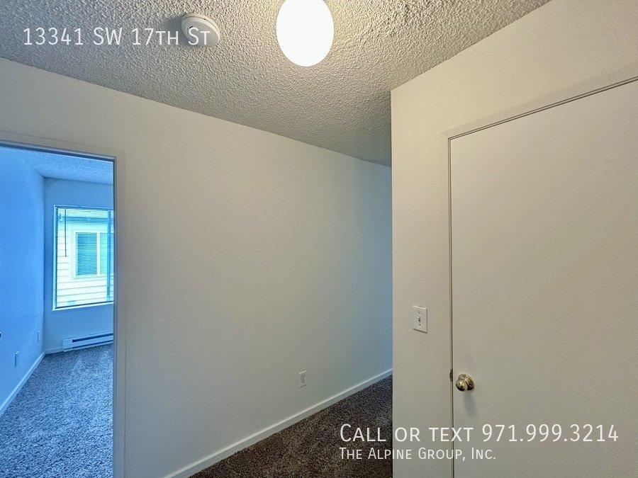 🏡 Bright 2-BR Upstairs + $500 Off First Month! property image