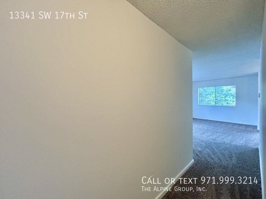 🏡 Bright 2-BR Upstairs + $500 Off First Month! property image