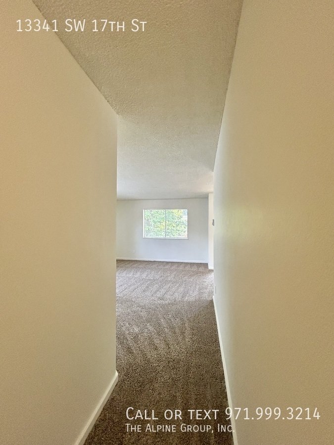 🏡 Bright 2-BR Upstairs + $500 Off First Month! property image