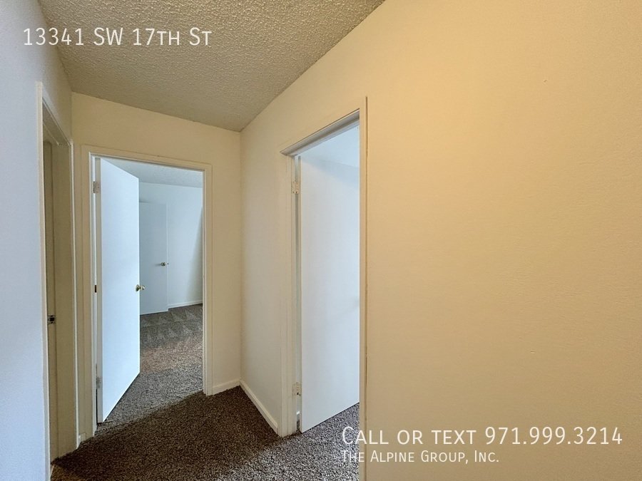 🏡 Bright 2-BR Upstairs + $500 Off First Month! property image