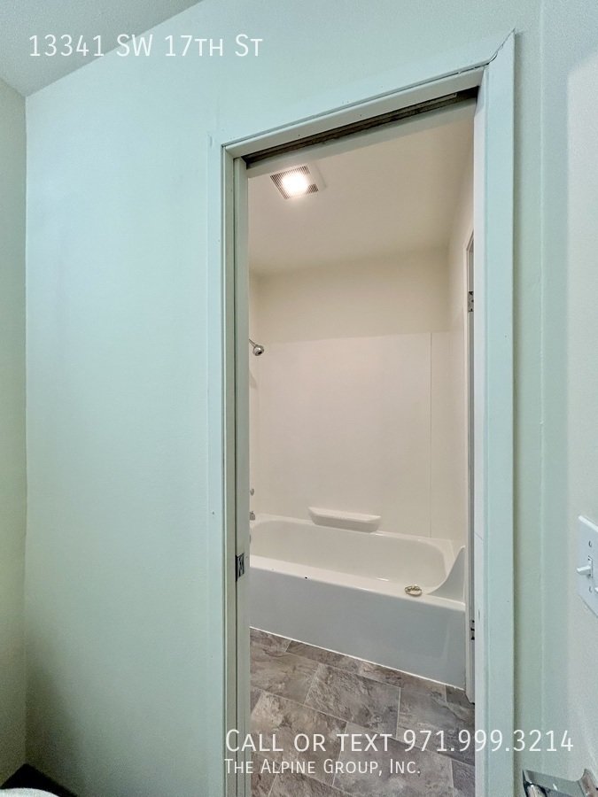 🏡 Bright 2-BR Upstairs + $500 Off First Month! property image