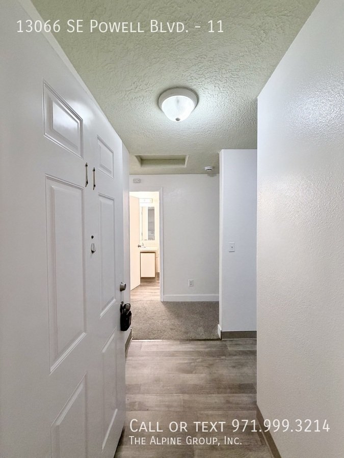 2 bed 2 bath in Powellhurst neighborhood! property image