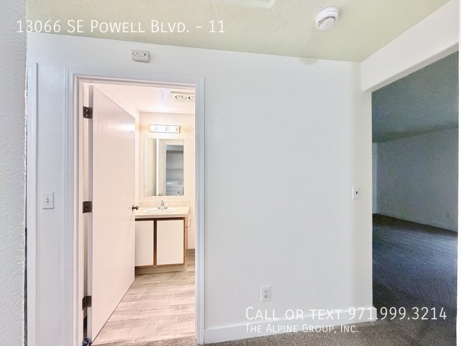 2 bed 2 bath in Powellhurst neighborhood! property image