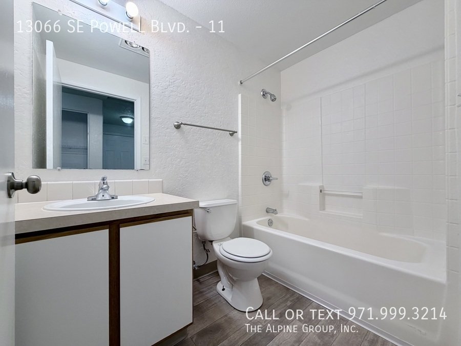 2 bed 2 bath in Powellhurst neighborhood! property image