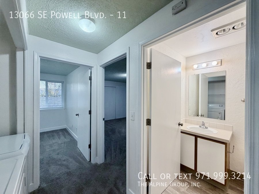 2 bed 2 bath in Powellhurst neighborhood! property image