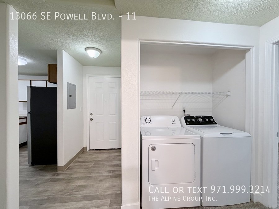 2 bed 2 bath in Powellhurst neighborhood! property image