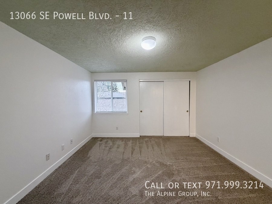 2 bed 2 bath in Powellhurst neighborhood! property image