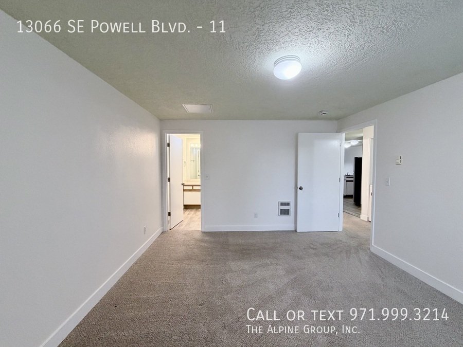 2 bed 2 bath in Powellhurst neighborhood! property image