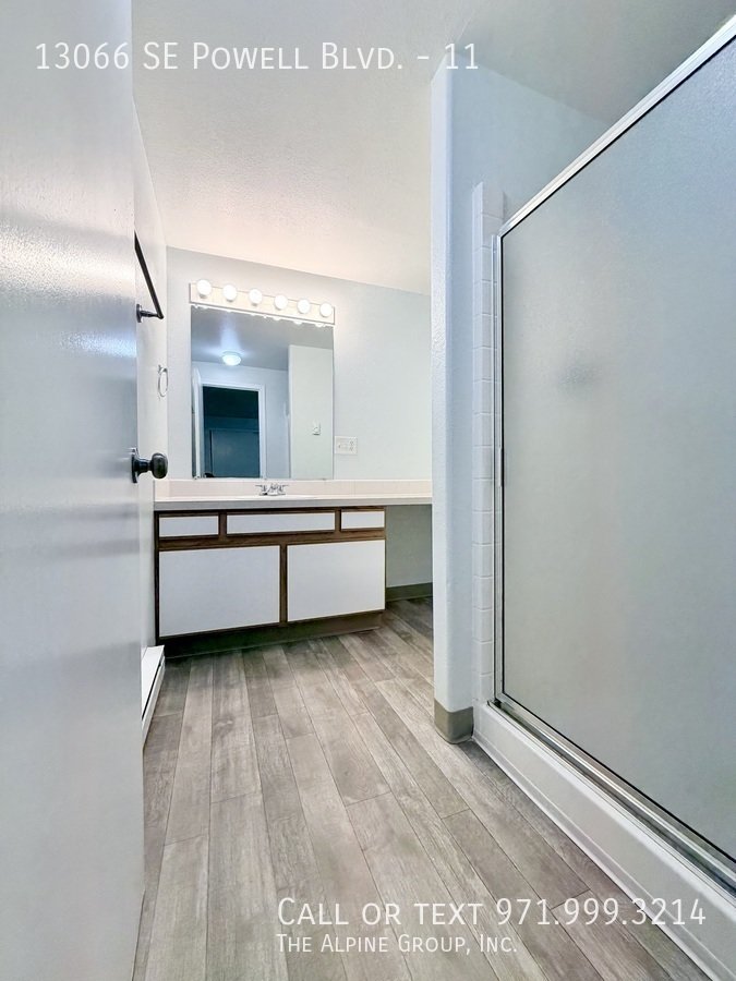 2 bed 2 bath in Powellhurst neighborhood! property image