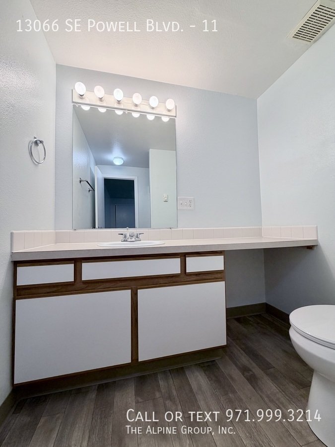 2 bed 2 bath in Powellhurst neighborhood! property image