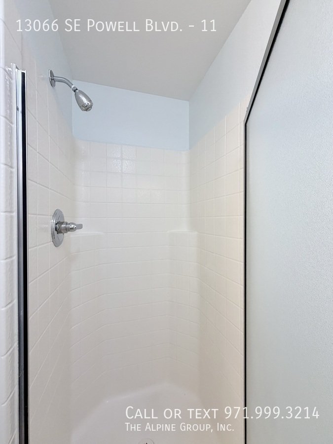 2 bed 2 bath in Powellhurst neighborhood! property image