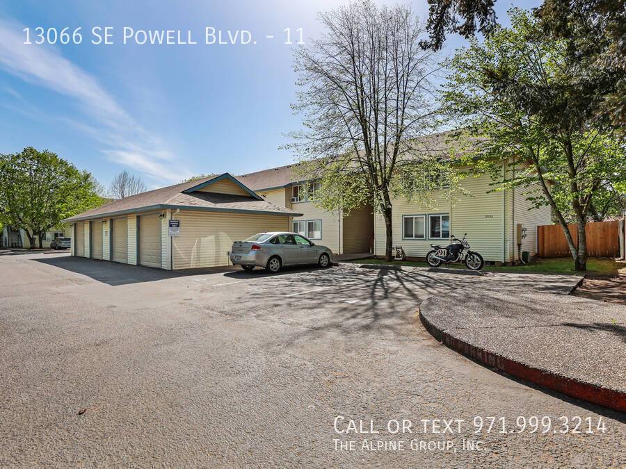 2 bed 2 bath in Powellhurst neighborhood! property image