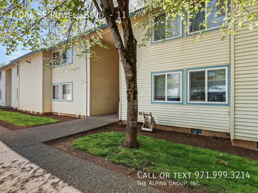 2 bed 2 bath in Powellhurst neighborhood! property image