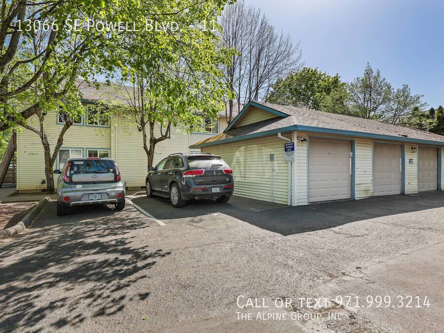 2 bed 2 bath in Powellhurst neighborhood! property image