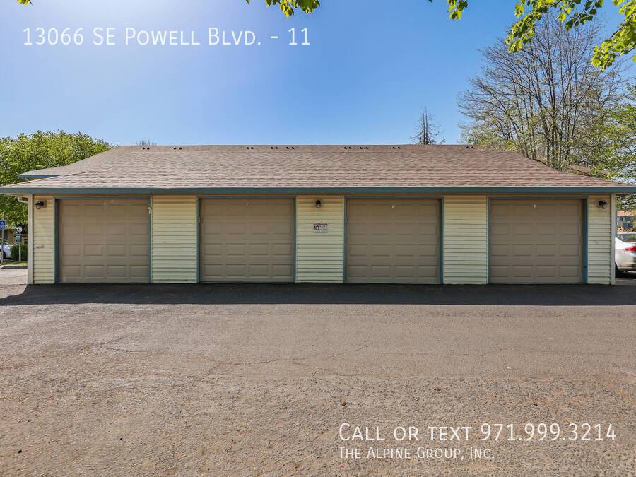 2 bed 2 bath in Powellhurst neighborhood! property image