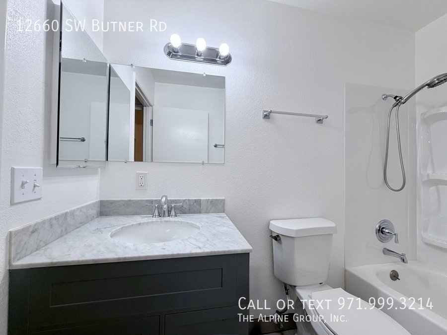 🌼 Cozy Corner Home near Commonwealth Park! property image