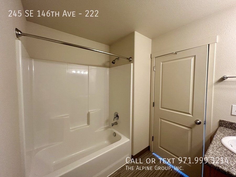 ONE MONTH FREE, Pet friendly, Washer/Dryer Included! property image