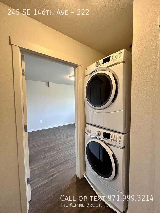 ONE MONTH FREE, Pet friendly, Washer/Dryer Included! property image