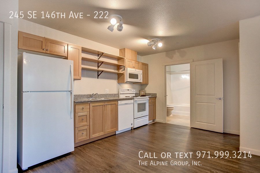 ONE MONTH FREE, Pet friendly, Washer/Dryer Included! property image