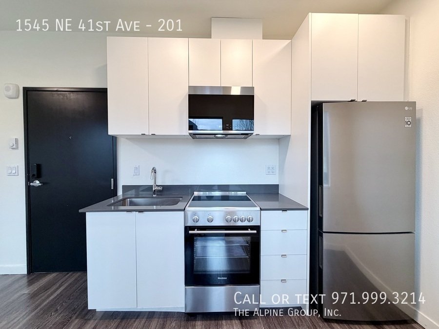 🏡 Luxury Details & Prime Location at 41 Central property image