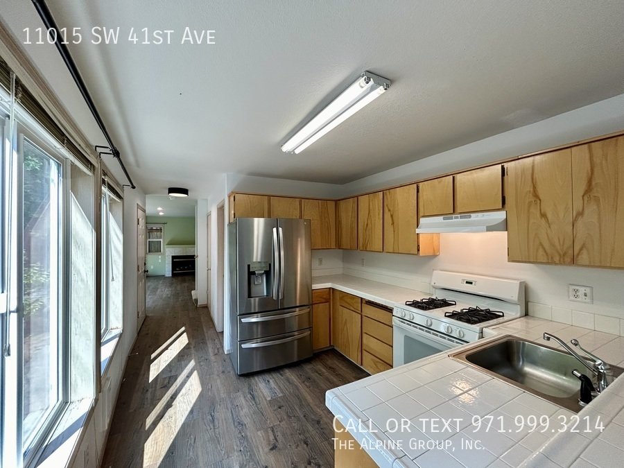 🌿 Quiet Forest Hideaway | Light-Filled Home with Cozy Touches property image