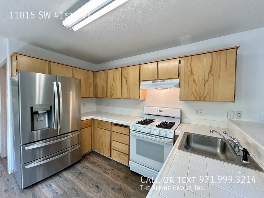 🌿 Quiet Forest Hideaway | Light-Filled Home with Cozy Touches property image