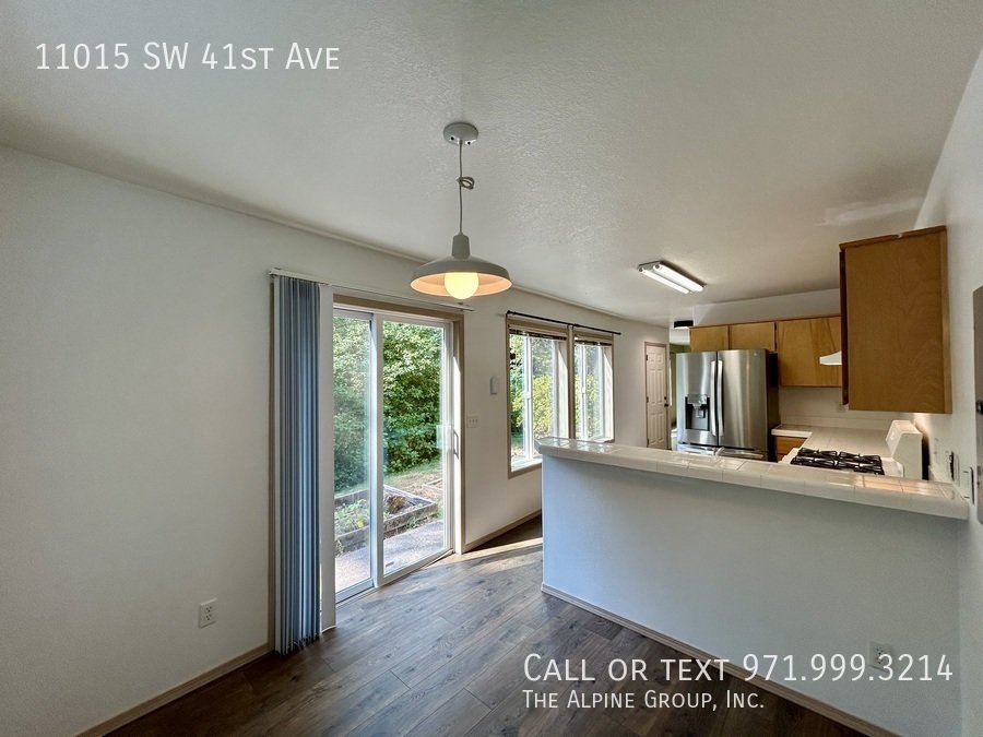 🌿 Quiet Forest Hideaway | Light-Filled Home with Cozy Touches property image