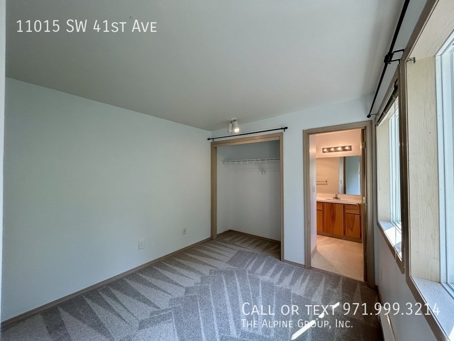 🌿 Quiet Forest Hideaway | Light-Filled Home with Cozy Touches property image