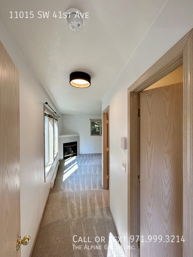 🌿 Quiet Forest Hideaway | Light-Filled Home with Cozy Touches property image