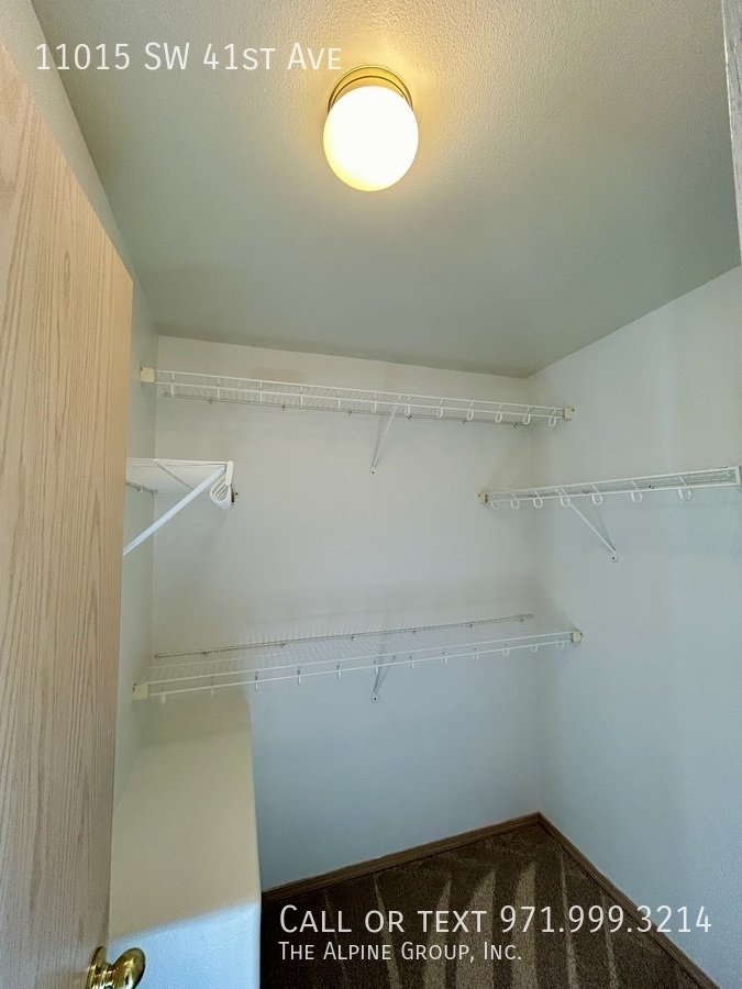 🌿 Quiet Forest Hideaway | Light-Filled Home with Cozy Touches property image