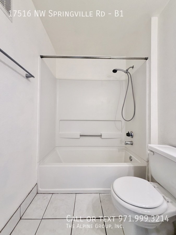 ✨ Modern 2BR at The Courtyards — Garage Included! property image