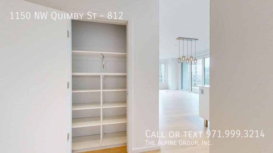 🏙️Light-Filled Condo with Views, Style & Comfort in North Pearl property image