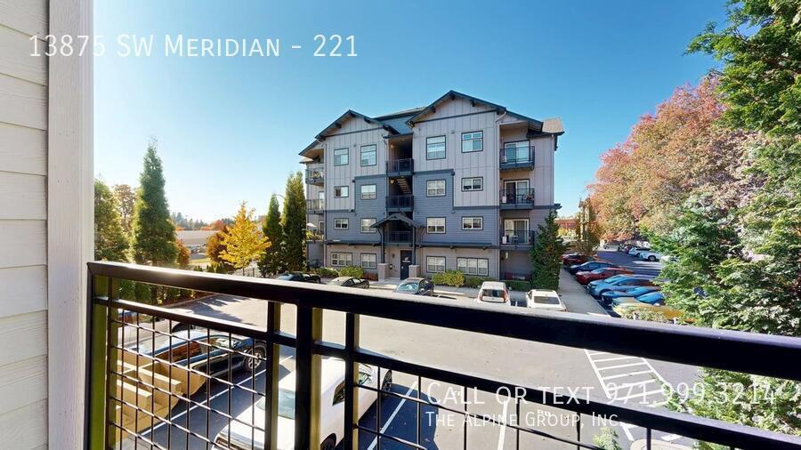 🌆Luxury Living Near Nike – A/C, Pool & More! property image