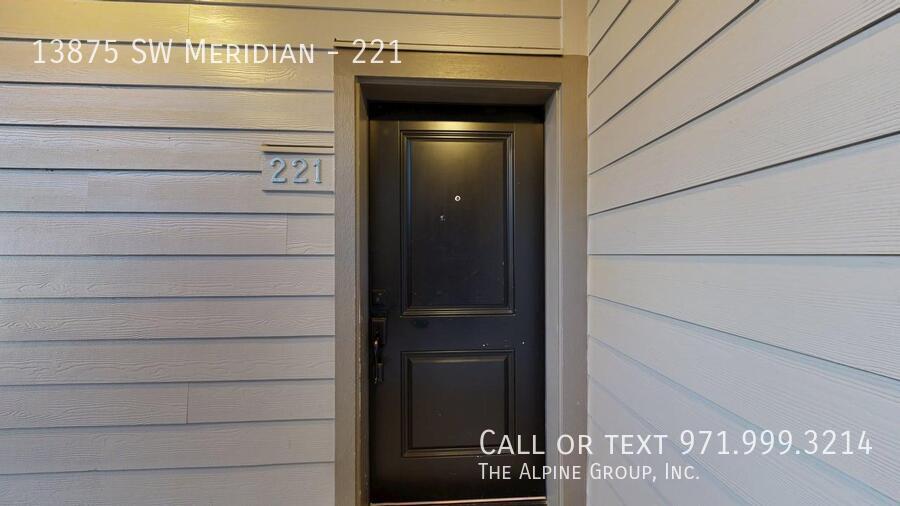 🌆Luxury Living Near Nike – A/C, Pool & More! property image