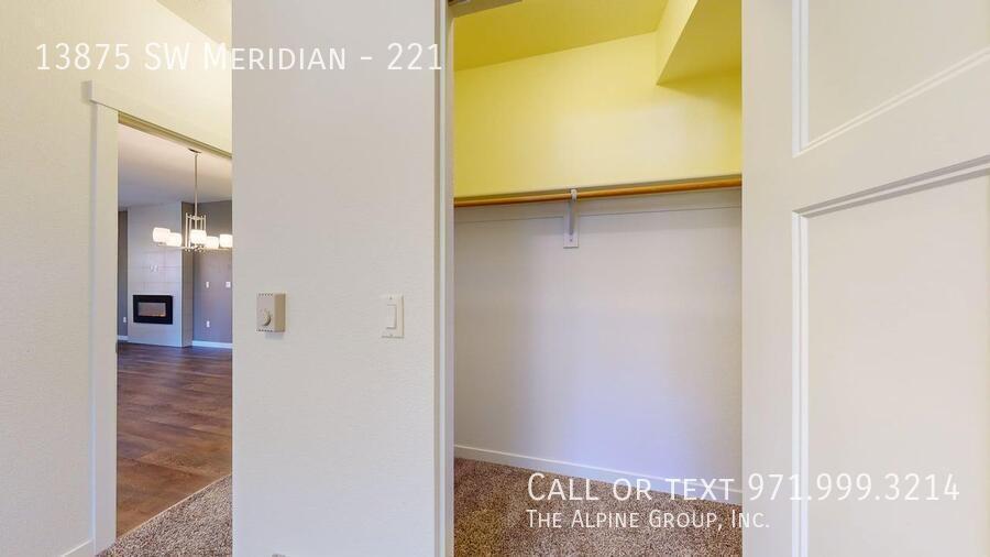 🌆Luxury Living Near Nike – A/C, Pool & More! property image