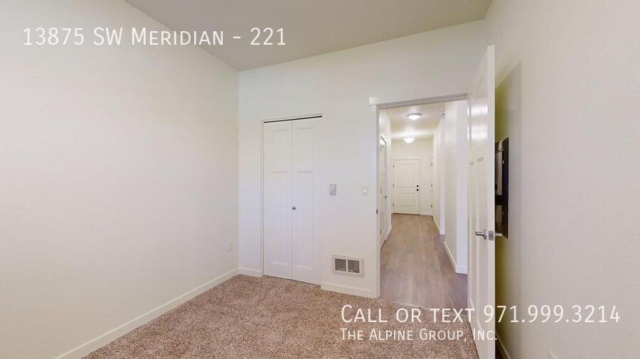 🌆Luxury Living Near Nike – A/C, Pool & More! property image